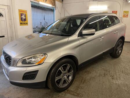 VOLVO XC60 2.4 D4 SE Lux